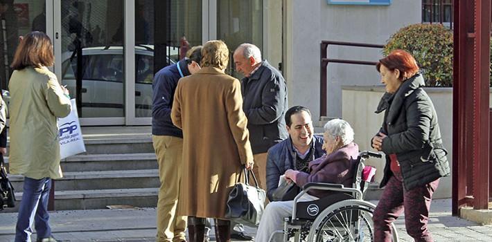 Folgado es compromet a prioritzar la creació d’un ambulatori per al centre si arriba a l’alcaldia