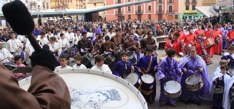 Mig miler de bombos bategaran amb ritme i passió en la VII Tamborada Provincial el dissabte en Vila-real