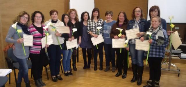 Vila-real premia les alumnes del curs de cuidadors de persones dependents