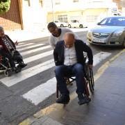 Serveis Públics instala quatre nou passos accesibles al carrer Calvari per millorar la movilitat