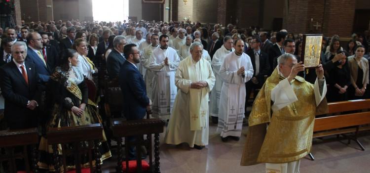 La Santa Misa Pontifical venera a Sant Pasqual en el dia dedicat al patró