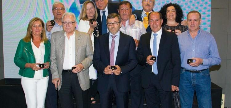 El Villarreal rendeix homenatge als seus abonats més antics