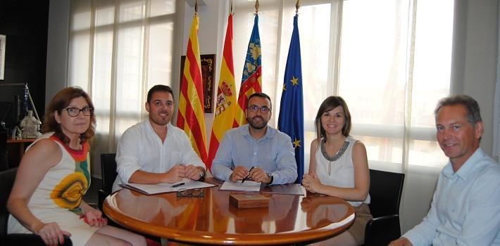 L’Ajuntament de Vila-real reforça el compromís amb el comerç local amb la signatura d’un conveni de 18.750 euros amb Ucovi
