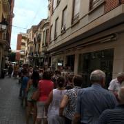 Els veïns copen el Carrer Major per tal d’aconseguir el ‘Llibret de Festes’ de la Mare de Dèu de Gràcia