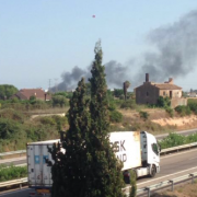 Controlat un incendi que s’ha produït en els contenidors d’una fàbrica de reciclatge