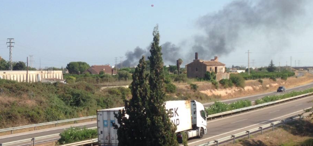 Controlat un incendi que s’ha produït en els contenidors d’una fàbrica de reciclatge