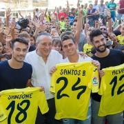 Sansone, Santos Borré i Álvaro, presentants com a nous jugadors groguets a la Plaça Major