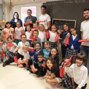 700 alumnes de primària de 17 col·legis reben el ‘portaentrepans sostenible’