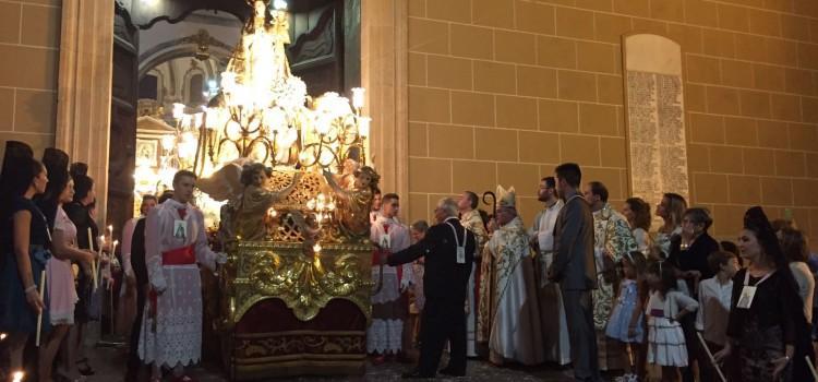 Les Rosarieres celebren el dia en honor a la seua patrona amb la misa solemne