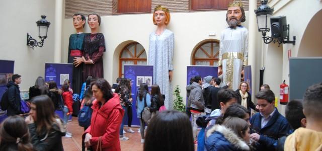 Els alumnes del Broch i Llop visiten l’esposició sobre l’escriptora Isabel de Villena
