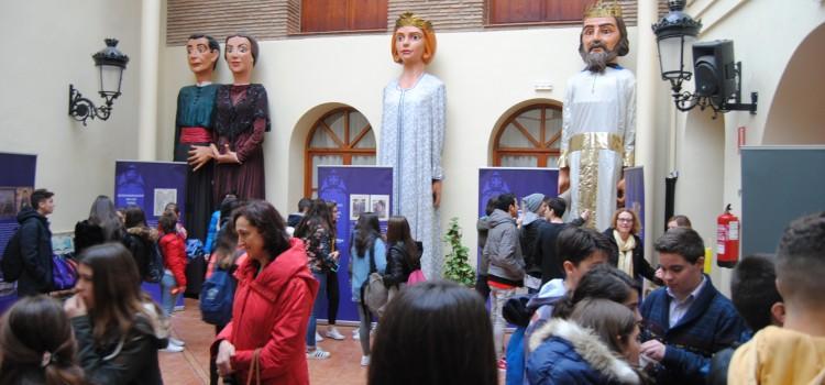 Els alumnes del Broch i Llop visiten l’esposició sobre l’escriptora Isabel de Villena