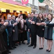 La corporació municipal inaugura el mercat medieval que tindrà lloc fins diumenge