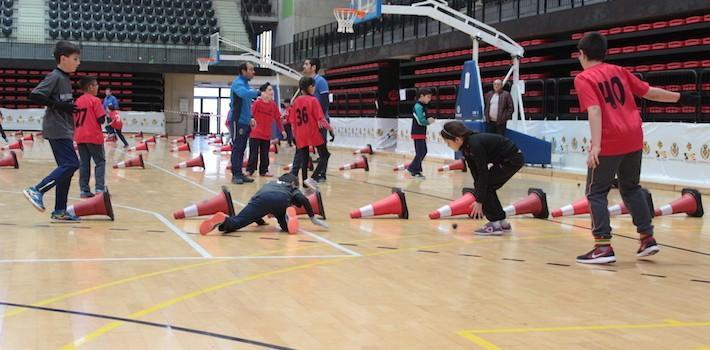 Un centenar de xiquets participen en la Jornada de Pilota Valenciana Multiesport Escolar