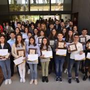 Vint-i-un alumnes de diversos centres de la ciutat són reconeguts pel seu rendiment acadèmic en el curs passat