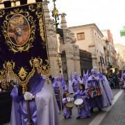 Les confraries i germandats de Setmana Santa realitzen la desfilada processional de Dimecres Sant