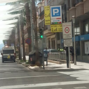 Un vehicle s’estampa contra l’ascensor del pàrquing de l’avinguda la Murà