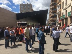 Dia 1 sant Pasqual - Els veïns assisteixen a l'anunci i lectura de pregó a la Plaça de la Vilaa