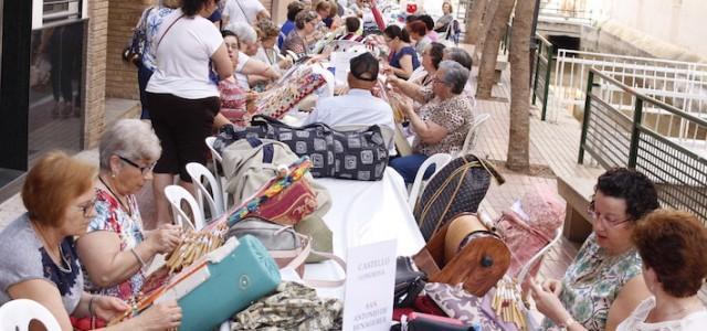 350 afeccionats i afeccionades de les labors es congreguen en la Glorieta 20 de febrer