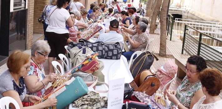 350 afeccionats i afeccionades de les labors es congreguen en la Glorieta 20 de febrer