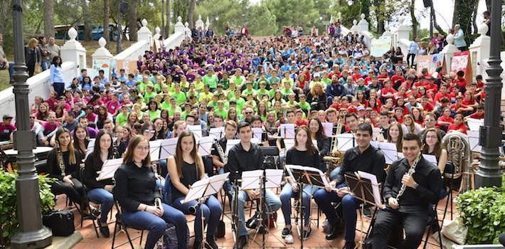 500 xiquets i xiquetes es reuneixen al Termet per a participar en la segona Cantata escolar