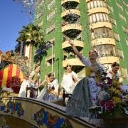 Música, colorit, diversió i picades d’ullet als ‘assumptes locals’ en la 54a edició de la Cavalcada de festes