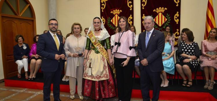 La ciutat homenatja a les reines de 1967, M. Cruz Ferrer Valls, i 1992, Yolanda Llop Ferriols