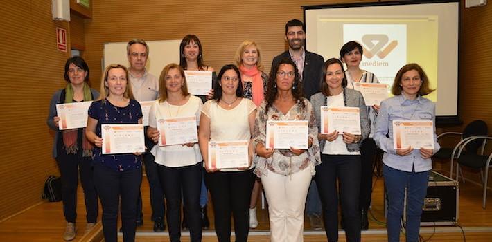 El programa ‘Mediem’ reconeix a dotze mares i pares d’alumnes com a mediadors escolars 