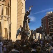 Els vila-realencs prenen els carrers per a admirar i lloar la nova imatge de sant Pasqual en el dia de la Processó
