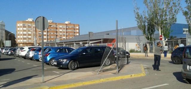 Cs demana al govern municipal que s’arregle la tanca de l’aparcament ubicat enfront del CEIP José Soriano