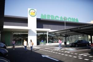 Fachada del nuevo supermercado eficiente en Vila real (Castellón)