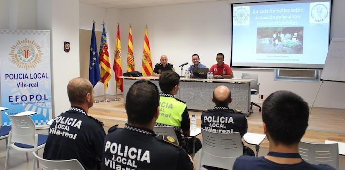 La seu de la Policia Local acull un curs d’intervenció davant el consum i venda d’alcohol i màquines d’apostes online