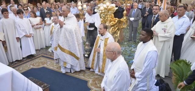 Vila-real celebra el Corpus Christi amb la tradicional missa i la processó