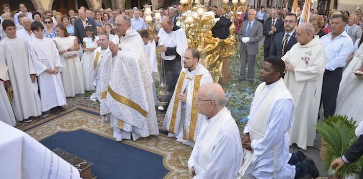 Vila-real celebra el Corpus Christi amb la tradicional missa i la processó