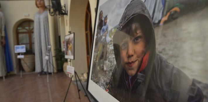 Vila-real inaugura l’exposició fotogràfica ‘Derechos de una infancia refugiada: Reconstruir la niñez’