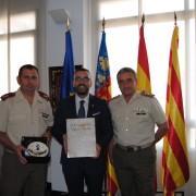 L’alcalde tanca amb responsables de Defensa la celebració de la primera jura de bandera civil a Vila-real