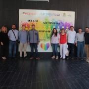 Ja està instal·lat el photocall en la plaça Major per a commemorar del Dia de l’Orgull LGTBI