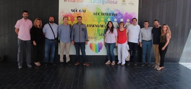 Ja està instal·lat el photocall en la plaça Major per a commemorar del Dia de l’Orgull LGTBI