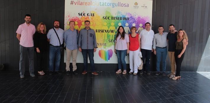 Ja està instal·lat el photocall en la plaça Major per a commemorar del Dia de l’Orgull LGTBI