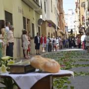 Les imatges de  Sant Antoni de Pàdua i Sant Pasqual desfilen juntes en el dia gran de Joventut Antoniana
