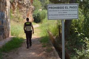 Guarda-rural-del-Consorci-vigila-zona-prohibida-per-al-bany-en-assut-dels-matxos-de-Vila-real