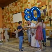 Mossén Guillermo celebra el seu 80 aniversari entre familiars i parroquians i sorpresa inclosa