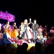 La Consolació estrena ‘Grease’ entre brillantina, ovacions i gran èxits musicals