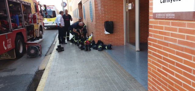 Incendi en la cambra de comptadors del centre de salut Carinyena fora d’horari assistencial 