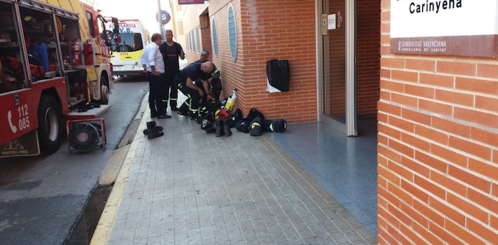 Incendi en la cambra de comptadors del centre de salut Carinyena fora d’horari assistencial 