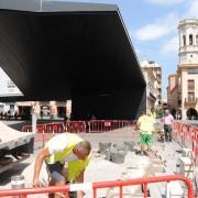 Serveis Públics reposa el paviment més danyat de la plaça Major 