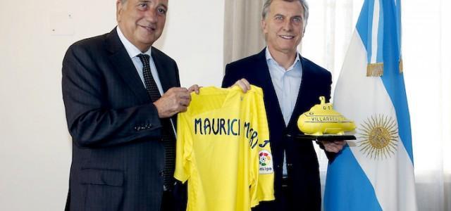 El president d’Argentina rep el Villarreal CF abans del partit davant el Boca Juniors