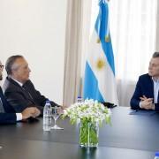 Vila-real estreny llaços i mostra el projecte de Ciutat del Futbol al president d’Argentina