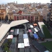 El mercat ambulant no es deté en els dos festius del pont de desembre i instal·larà la major part de les parades