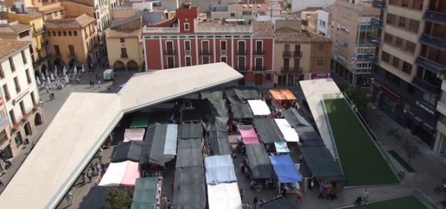 El mercat ambulant no es deté en els dos festius del pont de desembre i instal·larà la major part de les parades