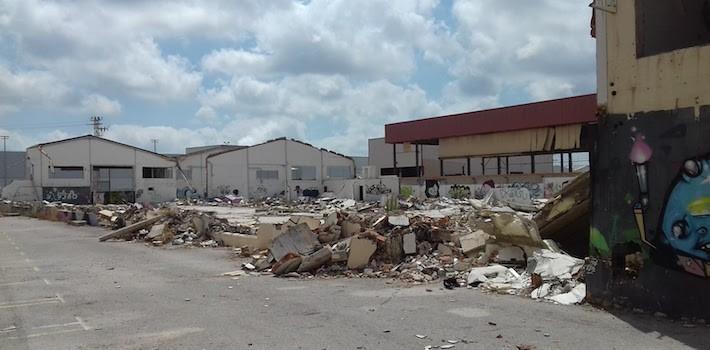 Territori concedeix les llicències d’obres per a la demolició de dues factories abandonades en el Camí Les Voltes 